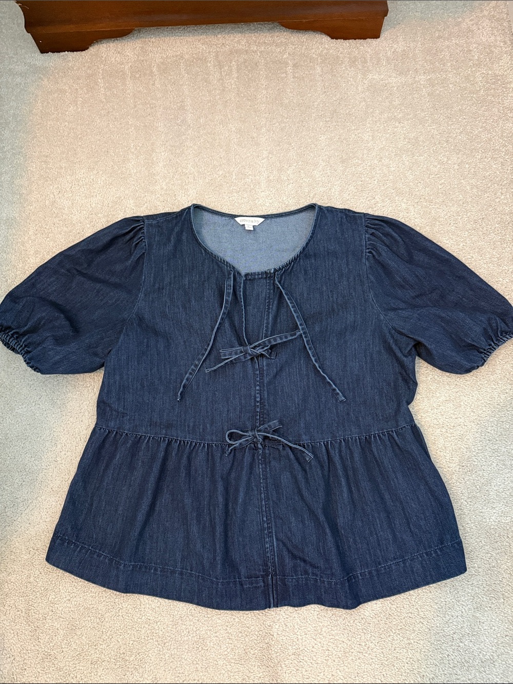 Crown & Ivy L dark denim top